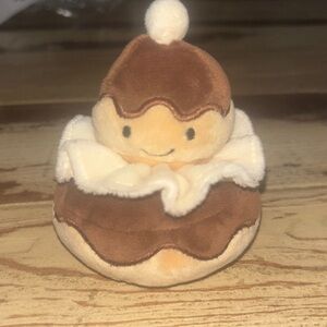 Jellycat Tan and Cream Plush Cupcake